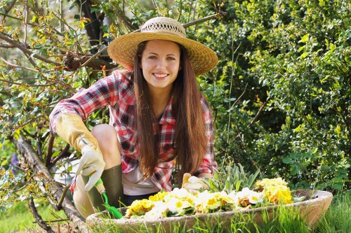 Hedge and border maintenance by Locksbottom gardeners